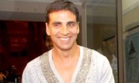When Akshay gave wad of thick currency notes to Anthony for spot boys of Blue