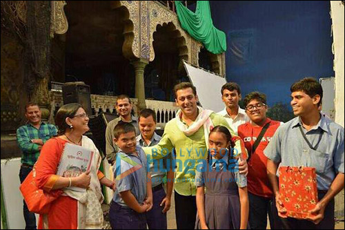 Check out: Salman Khan invites special kids to the sets of Prem Ratan Dhan Payo