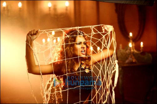 Check out: Esha Gupta in Baby’s theme song ‘Beparwah’