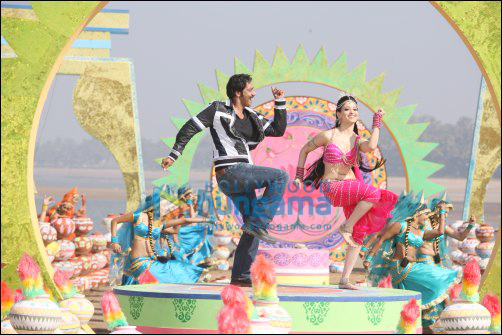 Amit Kumar sings ‘Naino Mein Sapna’ in Himmatwala