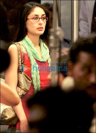 Check out Aamir and Kareena on the sets of 3 Idiots Check out Aamir and Kareena on the sets of 3 Idiots