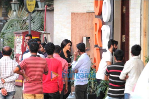 Check out: Aishwarya Rai Bachchan, Irrfan Khan shooting for Jazbaa in Mumbai