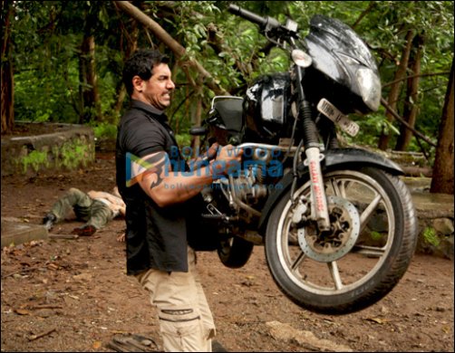 Check Out: John Abraham displays sheer, raw power in Force