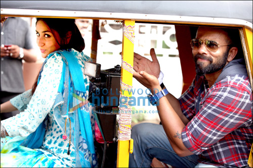 Check out: Kareena Kapoor takes Rohit Shetty for a rickshaw ride
