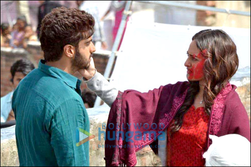 Check out: Arjun, Sonakshi playing Holi on sets of Tevar