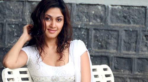 “It is awesome to have co-stars like Kapil who are so much into improvisations” – Manjari Fadnis