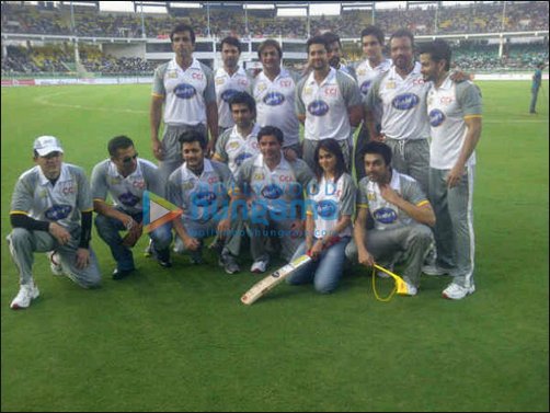 Check Out: B-town’s very own cricket team called Mumbai Heroes