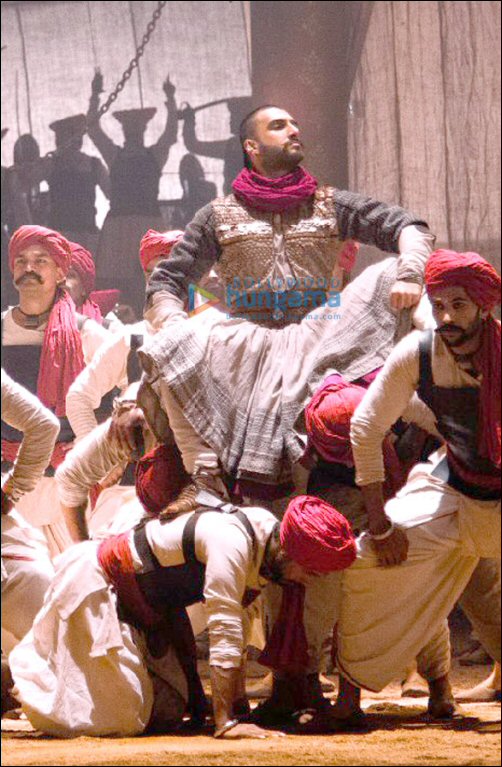 Check out: Ranveer Singh’s look in the victory song Malhari from Bajirao Mastani