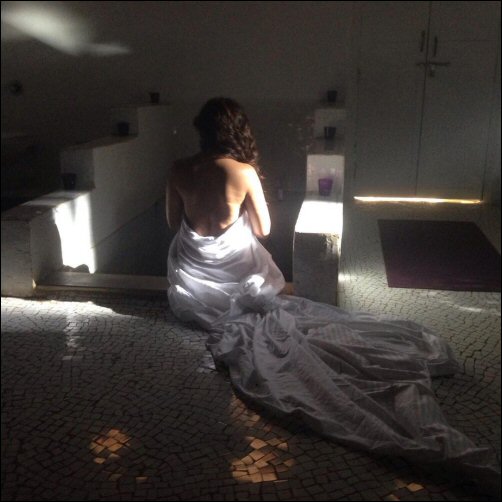 Check out: Backless pic of Richa Chadda from Cabaret