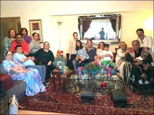 Rishi Kapoor tweets photograph of the real ‘Kapoor & Family’