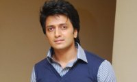 Riteish demands Ruslaan to take centre stage – Literally!