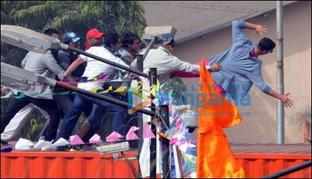 Check Out: Akshay Kumar shoots in pink pants
