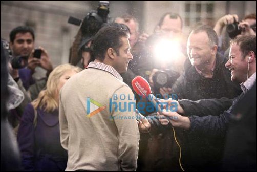 Check Out: Salman Khan interacts with Irish Press