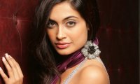 Besides acting in films, Sarah Jane Dias also sells cupcakes