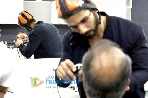 Check out: Shahid Kappor trims Pankaj Kapoor’s beard on sets of Shandaar