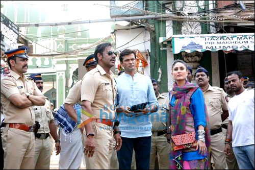 Check out: Ajay Devgn and Kareena Kapoor on the sets of Singham 2