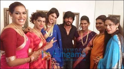 Shah Rukh Khan’s greenroom gate-crashed by Transgender Band