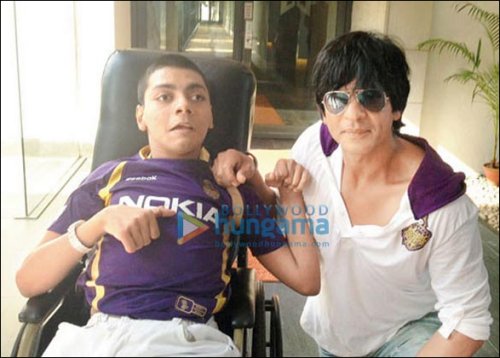 SRK meets his special fan in Kolkata