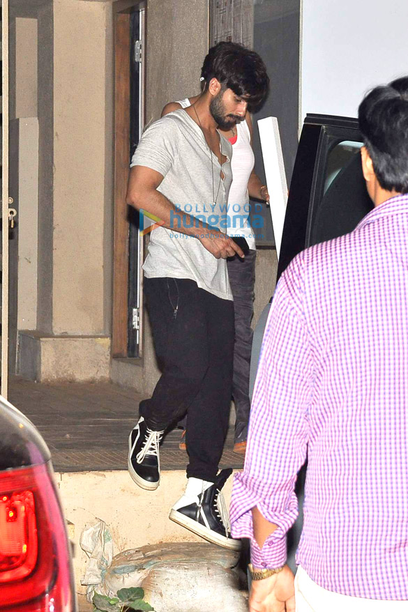shahid kapoor snapped at his new home 2
