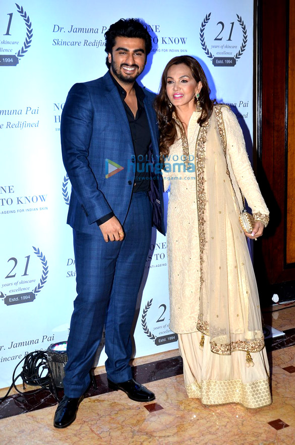 celebs grace the launch of the book no one has to know 6