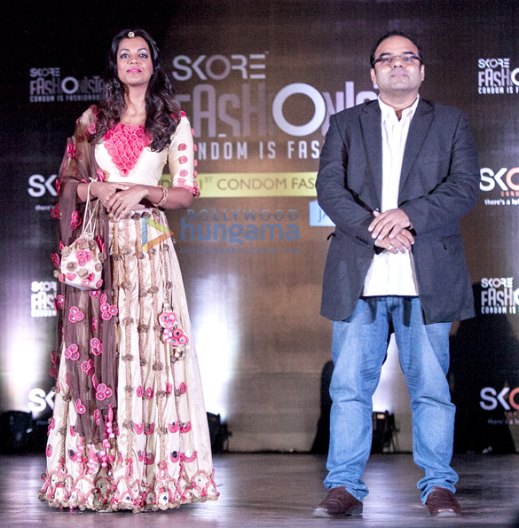 mugdha godse walks the ramp for condom fashion show skore fashionista 6
