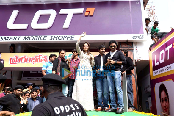 tamannaah bhatia at the launch of lot smart mobile shoppe 3