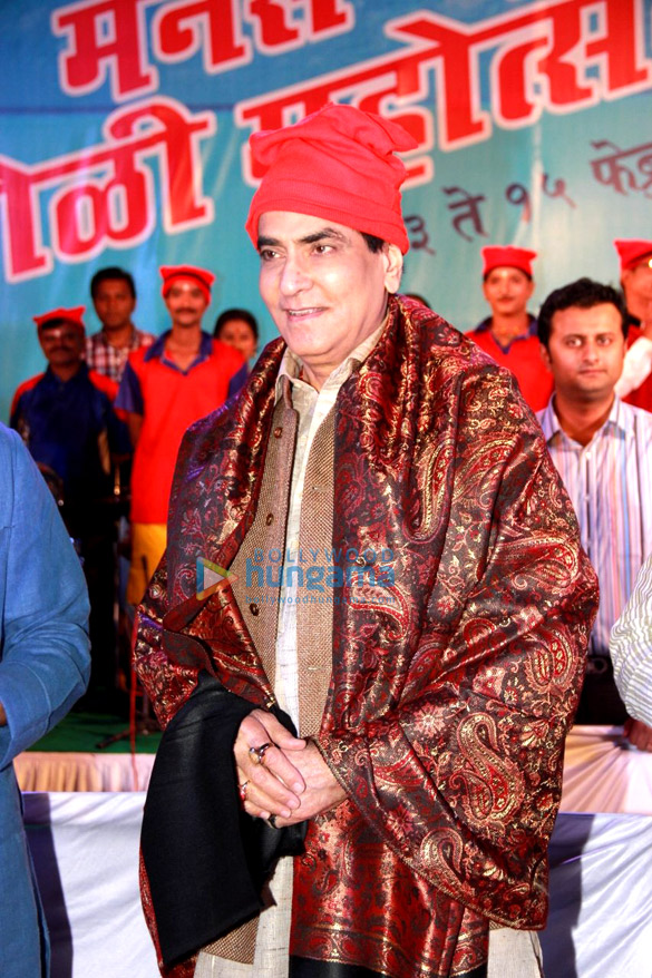 jeetendra at the koli festival which was launched by raj thackeray 3