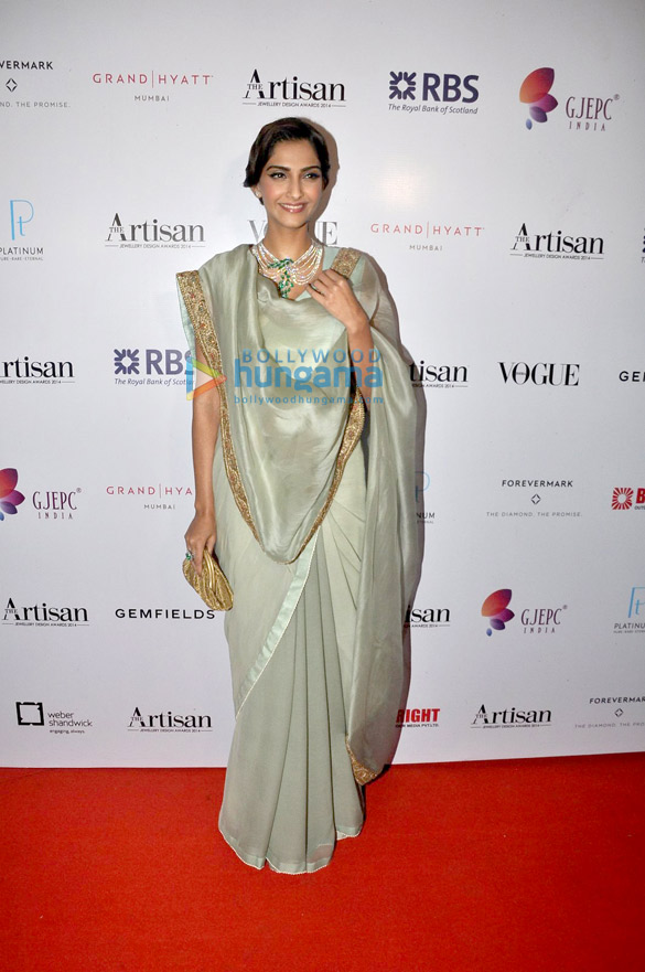 sonam kapoor malaika arora khan akshara haasan at the artisan jewellery design awards 2014 6