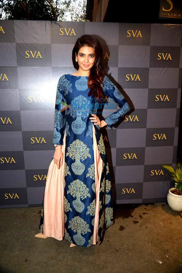 kajal aggarwal karishma tanna daisy shah at sva store 3