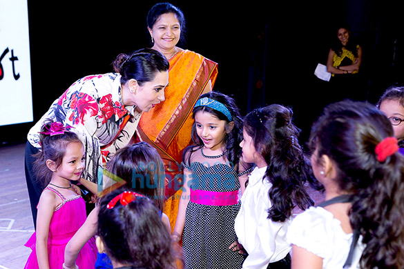 karisma kapoor graces annual day celebration of bright start fellowship international school 6