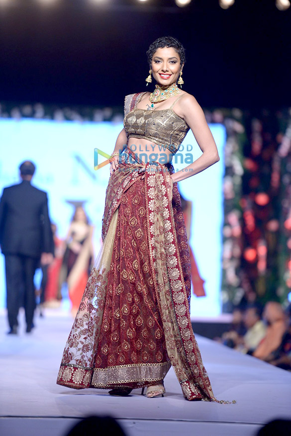 aamir khan sonakshi sinha walk at cpaas fashion show 13