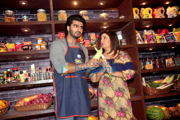 arjun kapoor at farah ki daawat cookery show 11