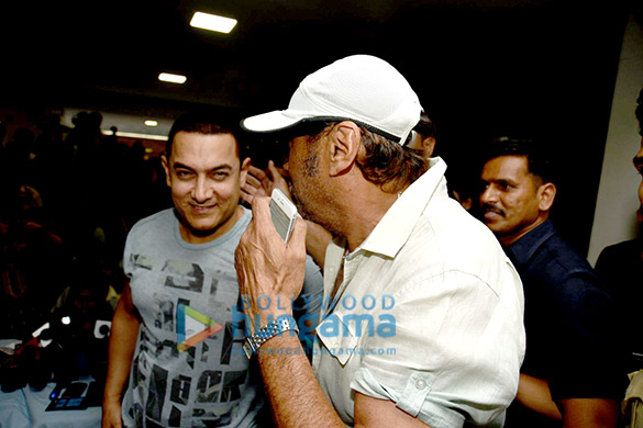 aamir khan celebrates his 50th birthday with media 9