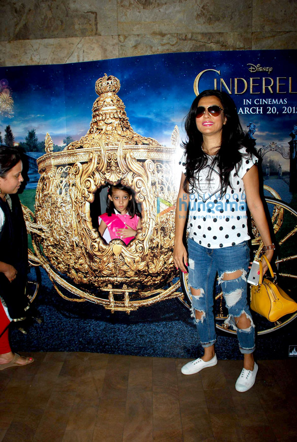 farah khan with her kids at the screening of cinderella 3