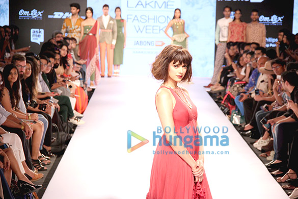 aditi rao hydari walks the ramp for frou frou at lakme fashion week 2015 7