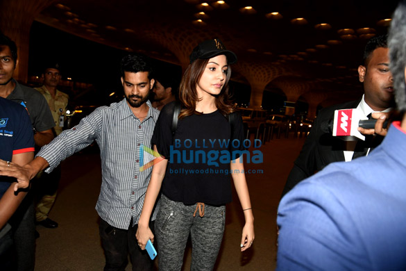 anushka sharma leaves for an ad shoot in bangkok 4