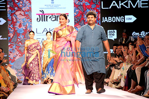 vidya balan walks for gaurang at lakme fashion week 2015 4