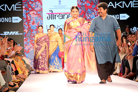 vidya balan walks for gaurang at lakme fashion week 2015 5