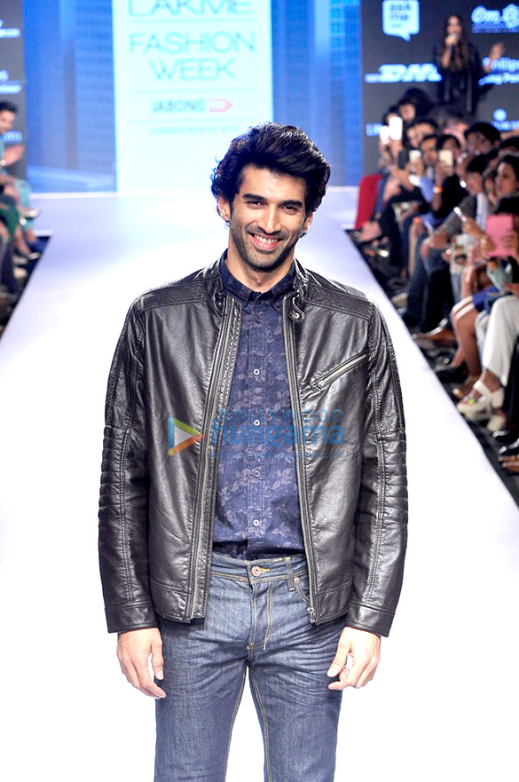 aditya roy kapur walks for tom tailor at lakme fashion week 2015 5