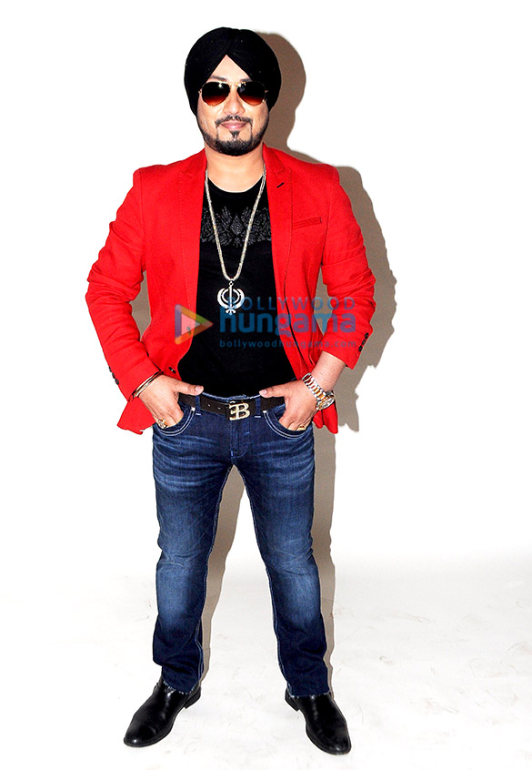 mika singh others at singer dilbagh singhs photoshoot for the album bottoms up 16