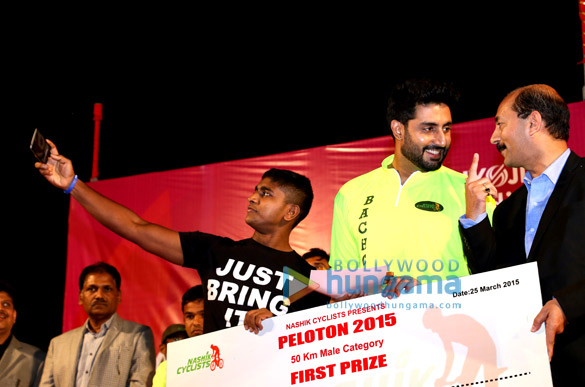 abhishek bachchan graces the prize distribution ceremony of peloton 2015 in nashik 2