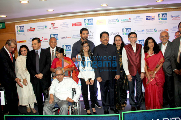 john abraham at standard chartered mumbai marathon charity awards 2