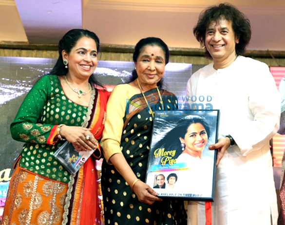 asha bhosle launches padma wadkars debut album morey piya 4