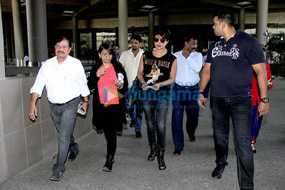 priyanka chopra returns from usa 6