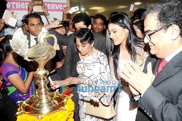 kajol tanuja inaugurate surya mother child care hospital 4