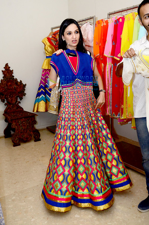 twinkle khanna at abu jani sandeep khoslas preview 5