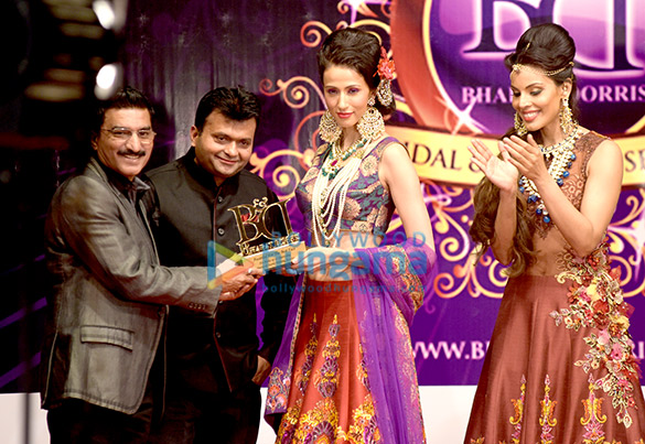 celebs grace the bharat dorris hair and makeup 2015 fashion show 3