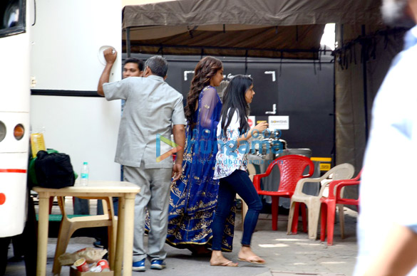 sonakshi sinha snapped on the sets of a movie shoot 2
