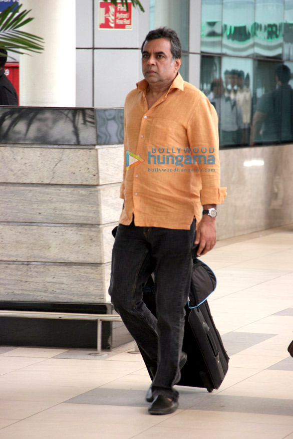 hema malini jeetendra paresh rawal gulshan grover gauahar khan snapped at the domestic airport 4