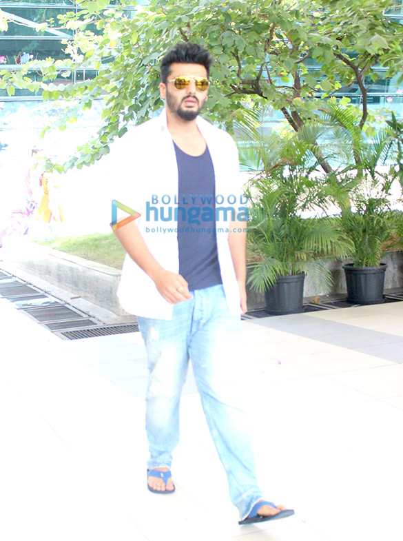 hrithik roshan arjun kapoor others snapped at the domestic airport 6